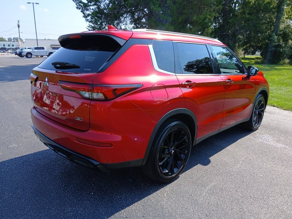 Used 2024 Mitsubishi Outlander SE Black Edition AWD/4WD image 3