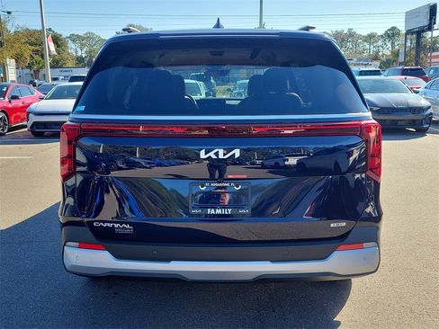 New 2026 Kia Carnival EX image 5