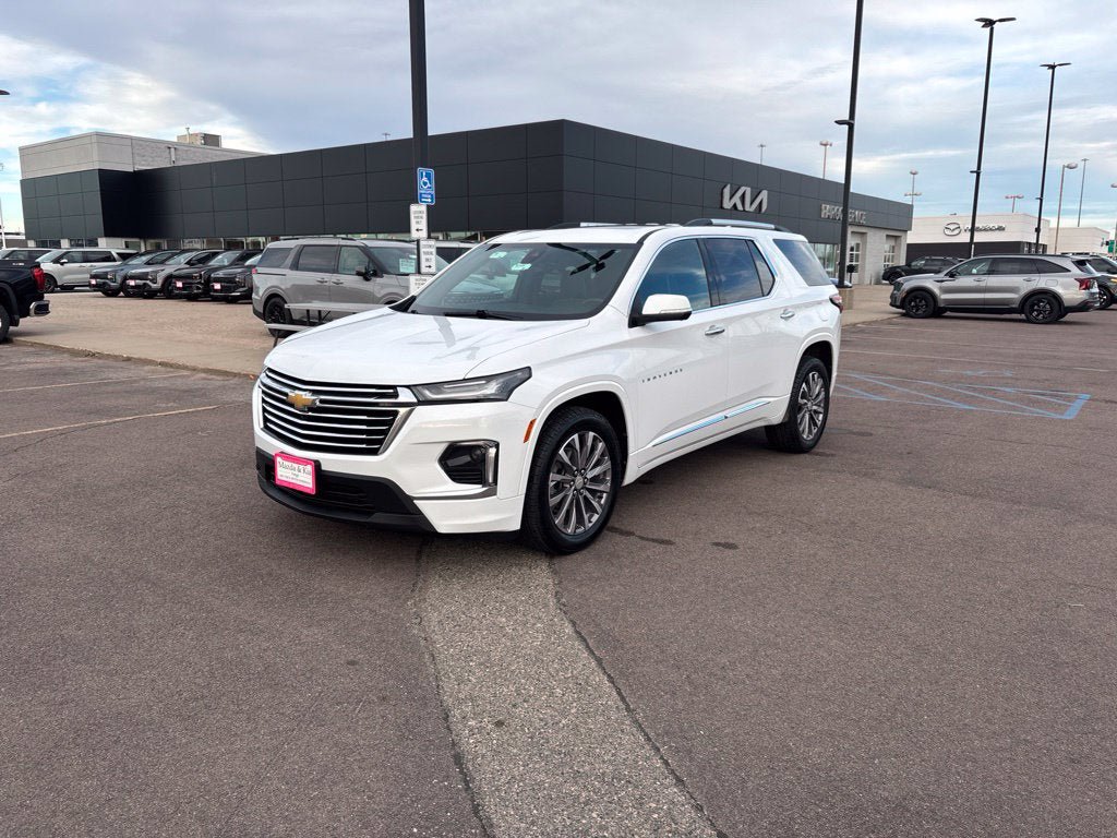 Used 2022 Chevrolet Traverse Premier AWD/4WD image 1