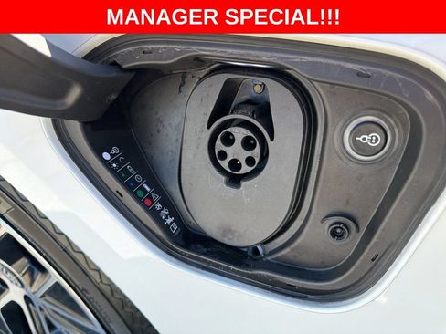 Used 2022 Porsche Taycan RWD image 11