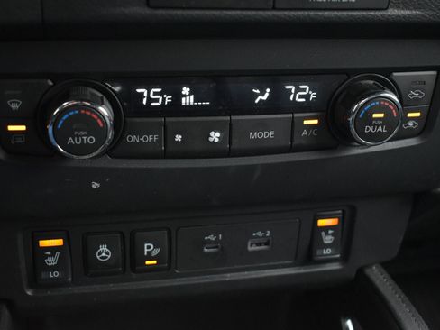 Used 2022 Nissan Frontier PRO-4X w/ Pro-4X Premium Package image 19