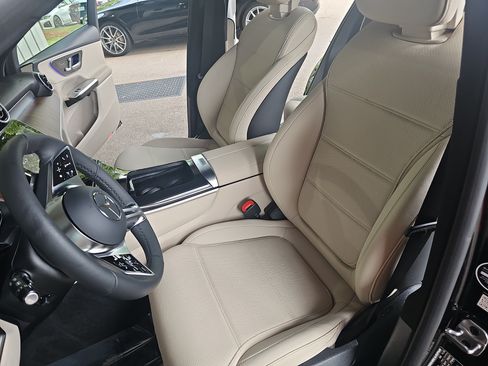 Used 2026 Mercedes-Benz GLC 300 image 17