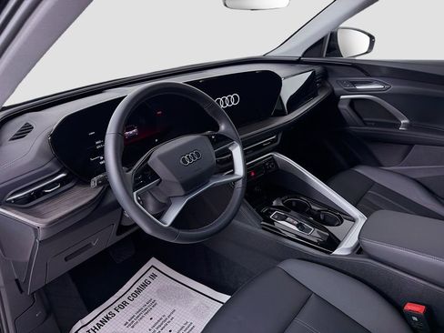Used 2025 Audi Q5 Premium w/ Convenience Package image 9