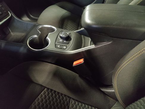 Used 2020 GMC Terrain SLE w/ Driver Convenience Package AWD/4WD image 26