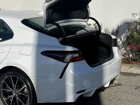 Used 2024 Toyota Camry SE image 7