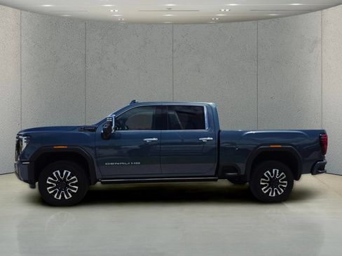 Used 2025 GMC Sierra 3500 Denali Ultimate AWD/4WD image 9