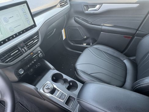 Used 2025 Ford Escape SE w/ PHEV Premium Package FWD image 38