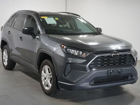 Used 2021 Toyota RAV4 LE image 3