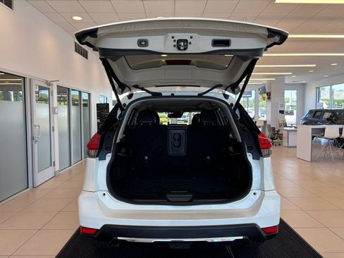Used 2017 Nissan Rogue SL w/ SL Premium Package AWD/4WD image 10
