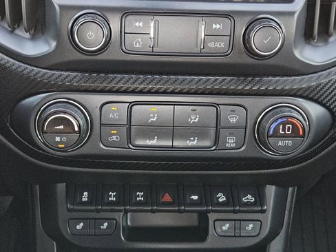 Used 2019 Chevrolet Colorado ZR2 w/ ZR2 Dusk Special Edition image 14