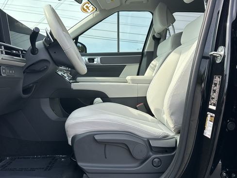 Used 2025 Hyundai Santa Fe SE AWD/4WD image 9