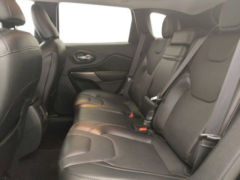 Used 2019 Jeep Cherokee Limited AWD/4WD image 18