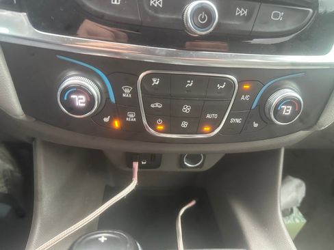 Used 2019 Chevrolet Traverse LT image 10