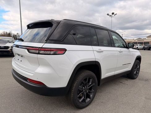 New 2025 Jeep Grand Cherokee Limited image 4