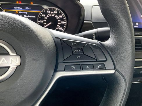 Used 2025 Nissan Altima 2.5 SV image 9