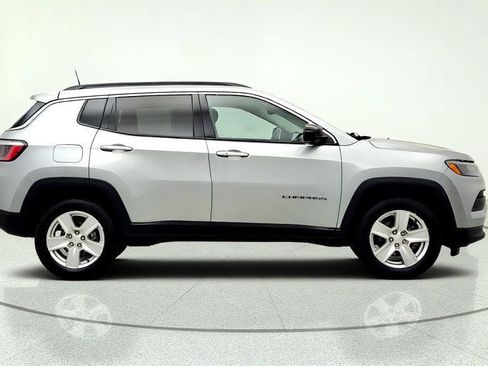 Used 2022 Jeep Compass Latitude w/ Sun and Sound Group AWD/4WD image 4