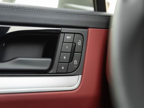 Certified 2026 Porsche Cayenne Coupe image 19