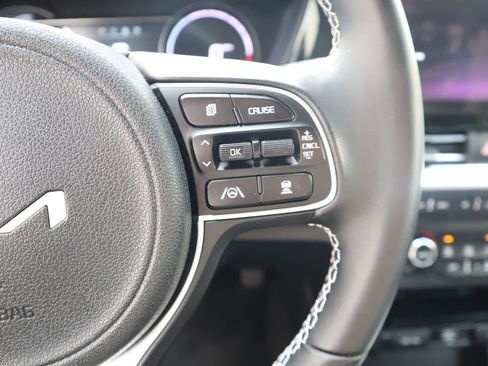 Used 2022 Kia Niro EX FWD image 37