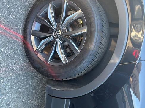 Used 2022 Volkswagen Tiguan SE w/ Panoramic Sunroof Package AWD/4WD image 5