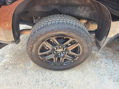 Used 2025 Chevrolet Silverado 1500 Custom Trail Boss w/ Turbomax Blackout Package AWD/4WD image 14
