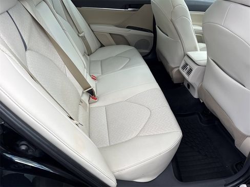 Used 2024 Toyota Camry XLE w/ Navigation Package image 15