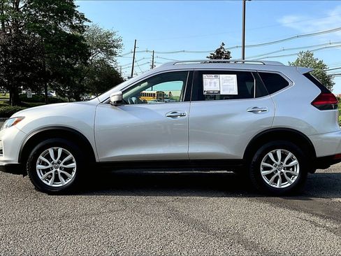 Used 2017 Nissan Rogue SV w/ SV Premium Package AWD/4WD image 4