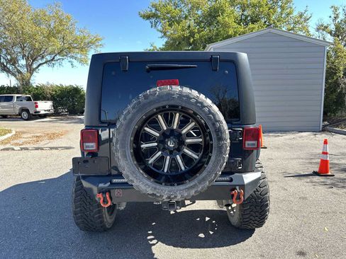 Used 2017 Jeep Wrangler Unlimited Sahara w/ Connectivity Group image 5