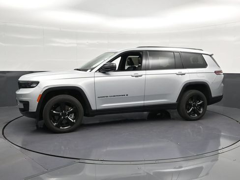 Used 2024 Jeep Grand Cherokee L Laredo AWD/4WD image 7