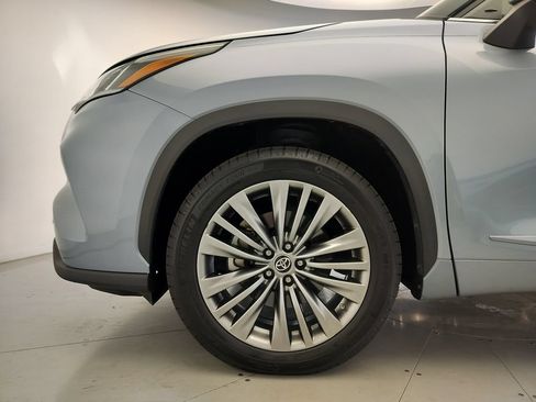 Used 2021 Toyota Highlander Platinum FWD image 5