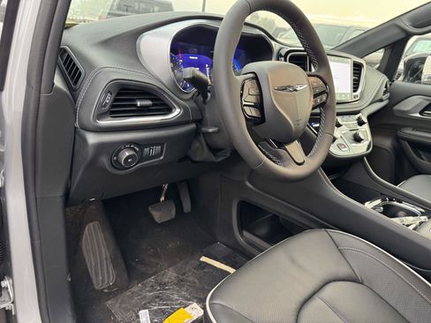 New 2026 Chrysler Pacifica Limited w/ S Appearance Package image 12