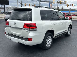 Used 2017 Toyota Land Cruiser video 2