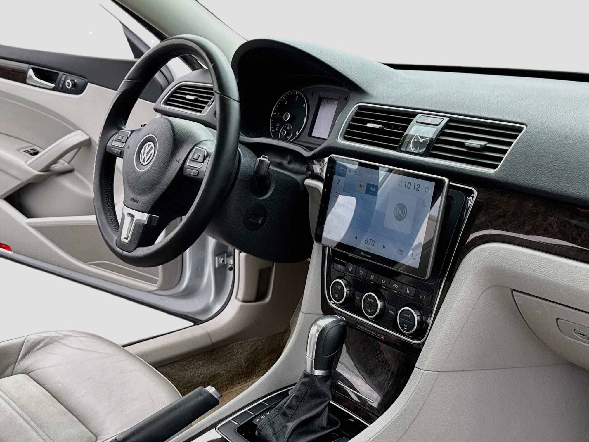 Used 2015 Volkswagen Passat TDI SEL Premium FWD image 15