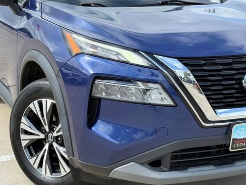 Used 2021 Nissan Rogue SV w/ Premium Package FWD image 3