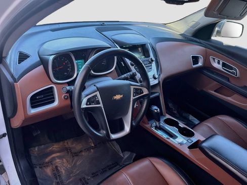 Used 2017 Chevrolet Equinox Premier w/ Enhanced Convenience Package AWD/4WD image 9