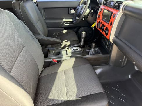 Used 2014 Toyota FJ Cruiser 4WD w/ Convenience Package image 12
