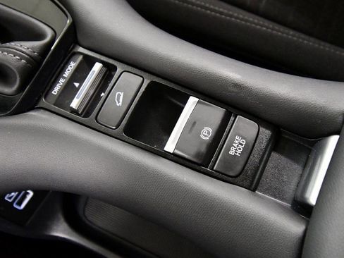 Certified 2023 Honda HR-V LX image 27