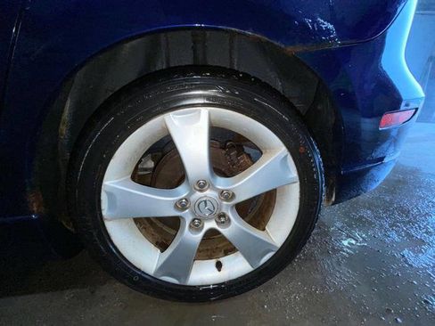 Used 2004 MAZDA MAZDA3 s w/ Moonroof & 6-CD Pkg image 14