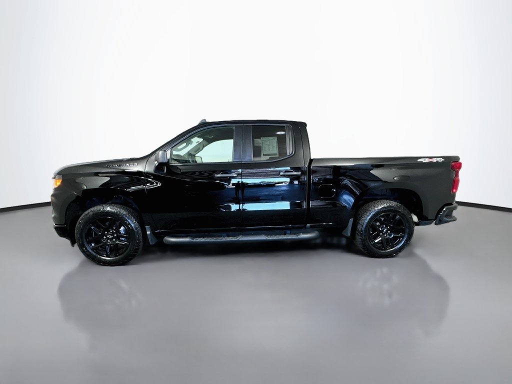 Used 2024 Chevrolet Silverado 1500 Custom w/ Turbomax Blackout Package AWD/4WD image 5