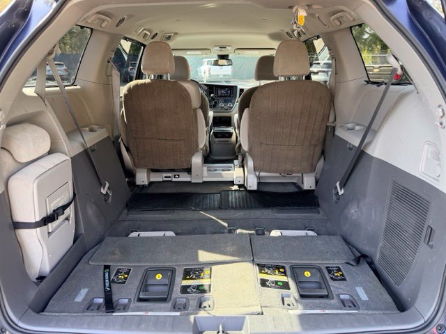 Used 2018 Toyota Sienna LE FWD image 26