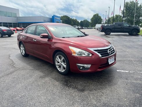 Used 2014 Nissan Altima 2.5 SV w/ Convenience Package FWD image 2
