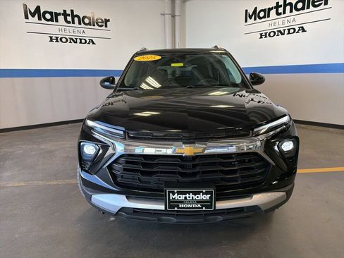 Used 2025 Chevrolet TrailBlazer LT AWD/4WD image 2