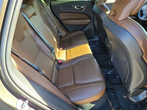 Used 2022 Volvo XC60 B5 Inscription image 19