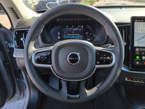 Used 2025 Volvo XC90 B5 Ultra w/ Protection Package Premier image 18