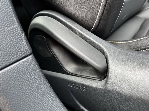 Used 2024 Volkswagen Jetta SE image 25