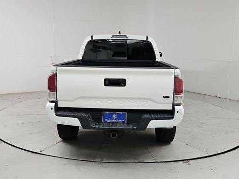 Used 2022 Toyota Tacoma TRD Sport w/ Technology Package image 5