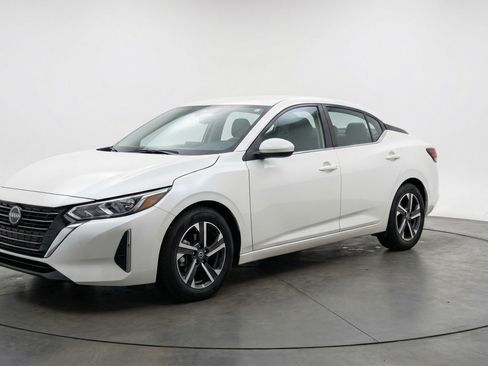 Used 2025 Nissan Sentra SV FWD image 3