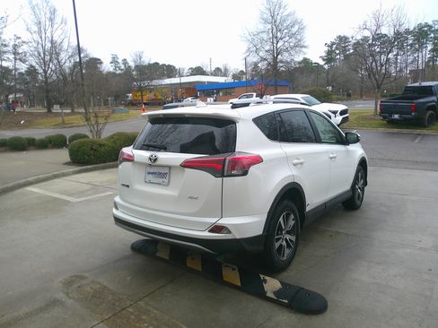 Used 2018 Toyota RAV4 XLE image 12