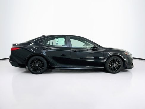Used 2025 Toyota Camry SE FWD image 10