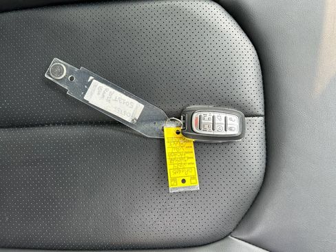 Used 2024 Chrysler Pacifica Limited FWD image 27
