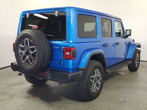 Used 2025 Jeep Wrangler Sahara image 6